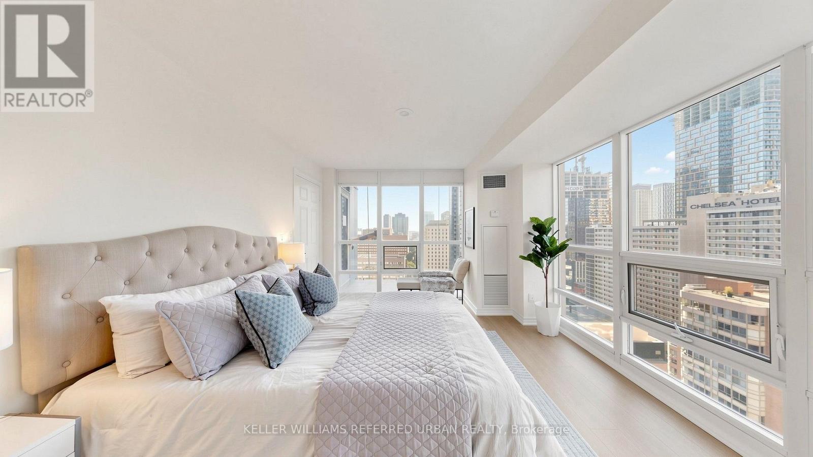 #2205 761 BAY STREET - Image 15