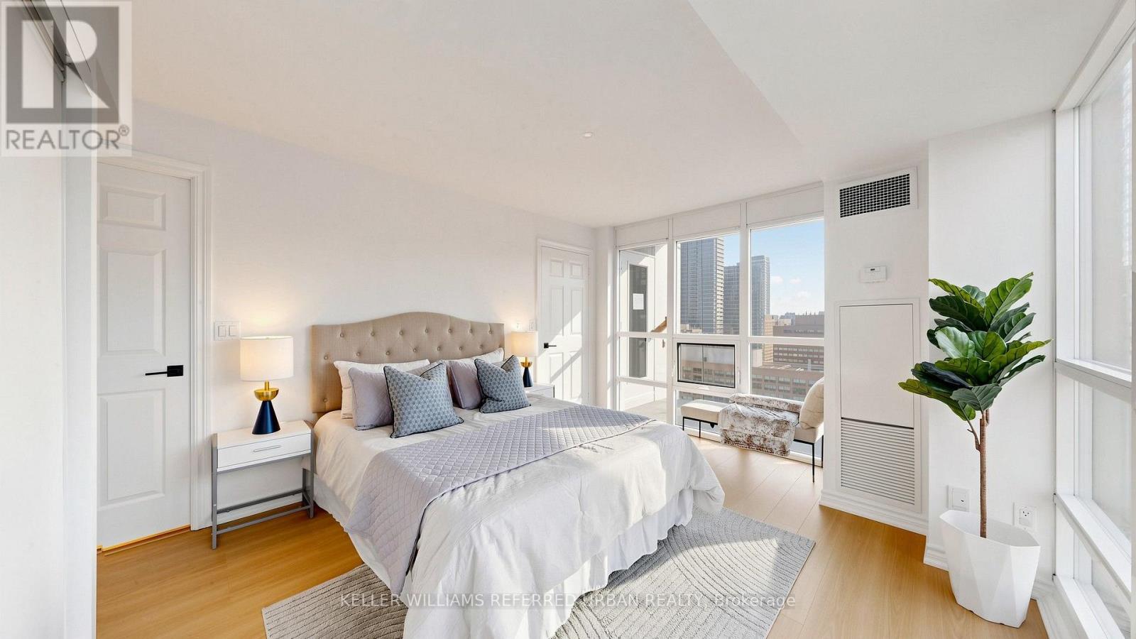 #2205 761 BAY STREET - 16