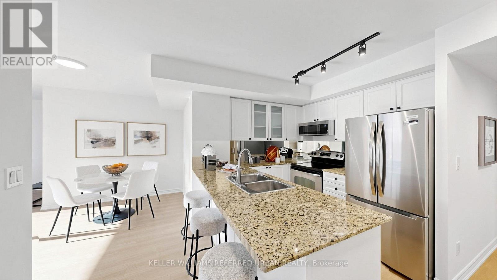 #2205 761 BAY STREET - 4