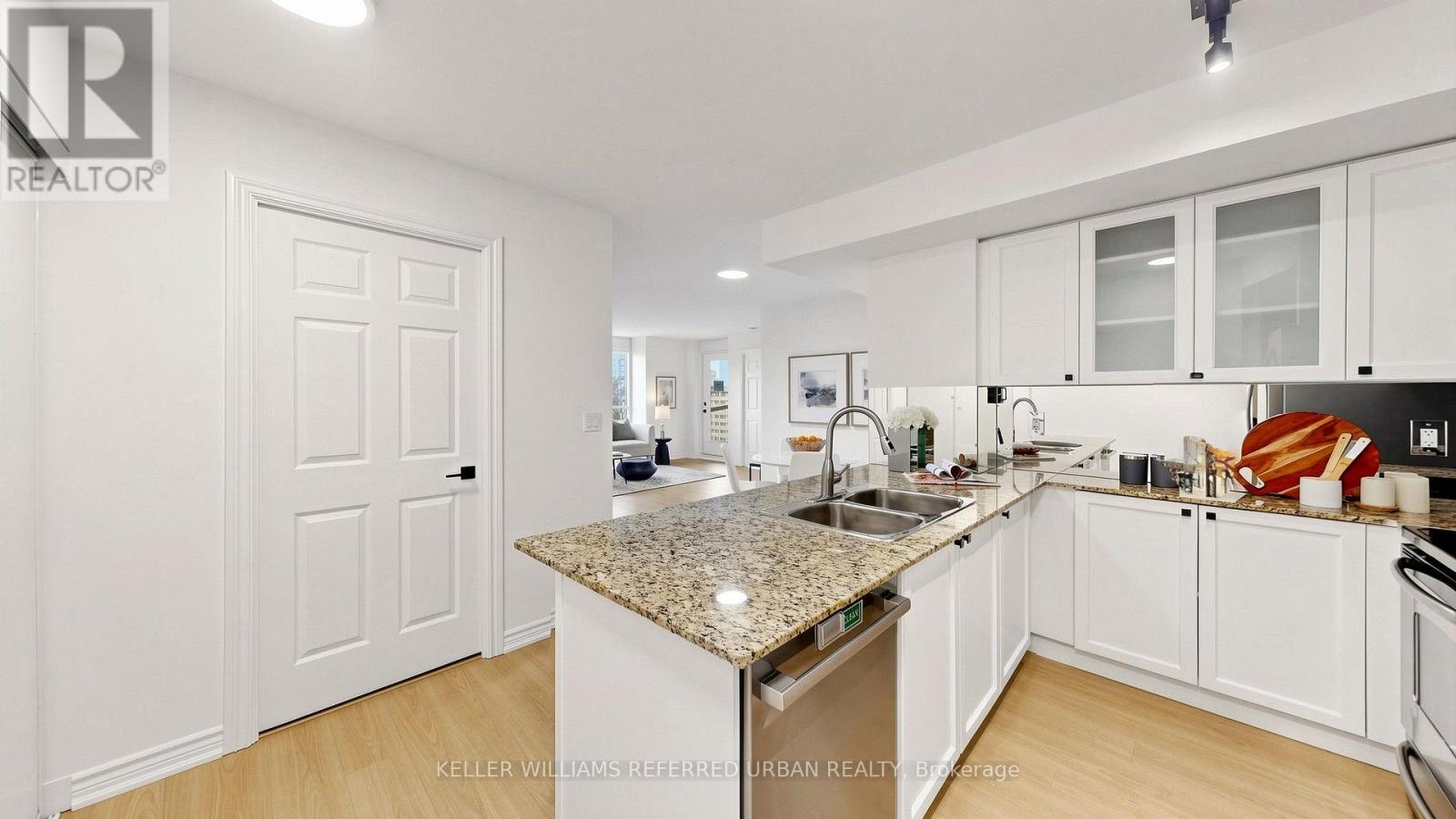 #2205 761 BAY STREET - 7
