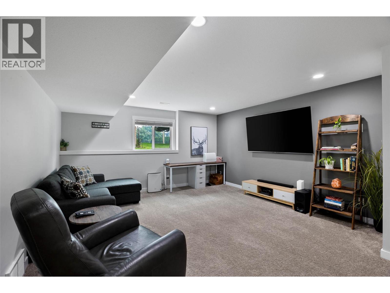 668 LYNE Road - 17