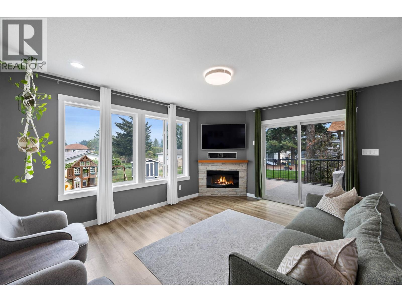 668 LYNE Road - 7