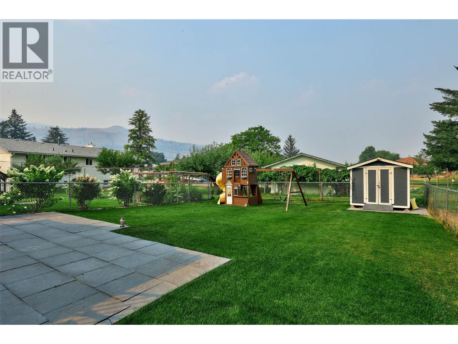 668 LYNE Road - 26