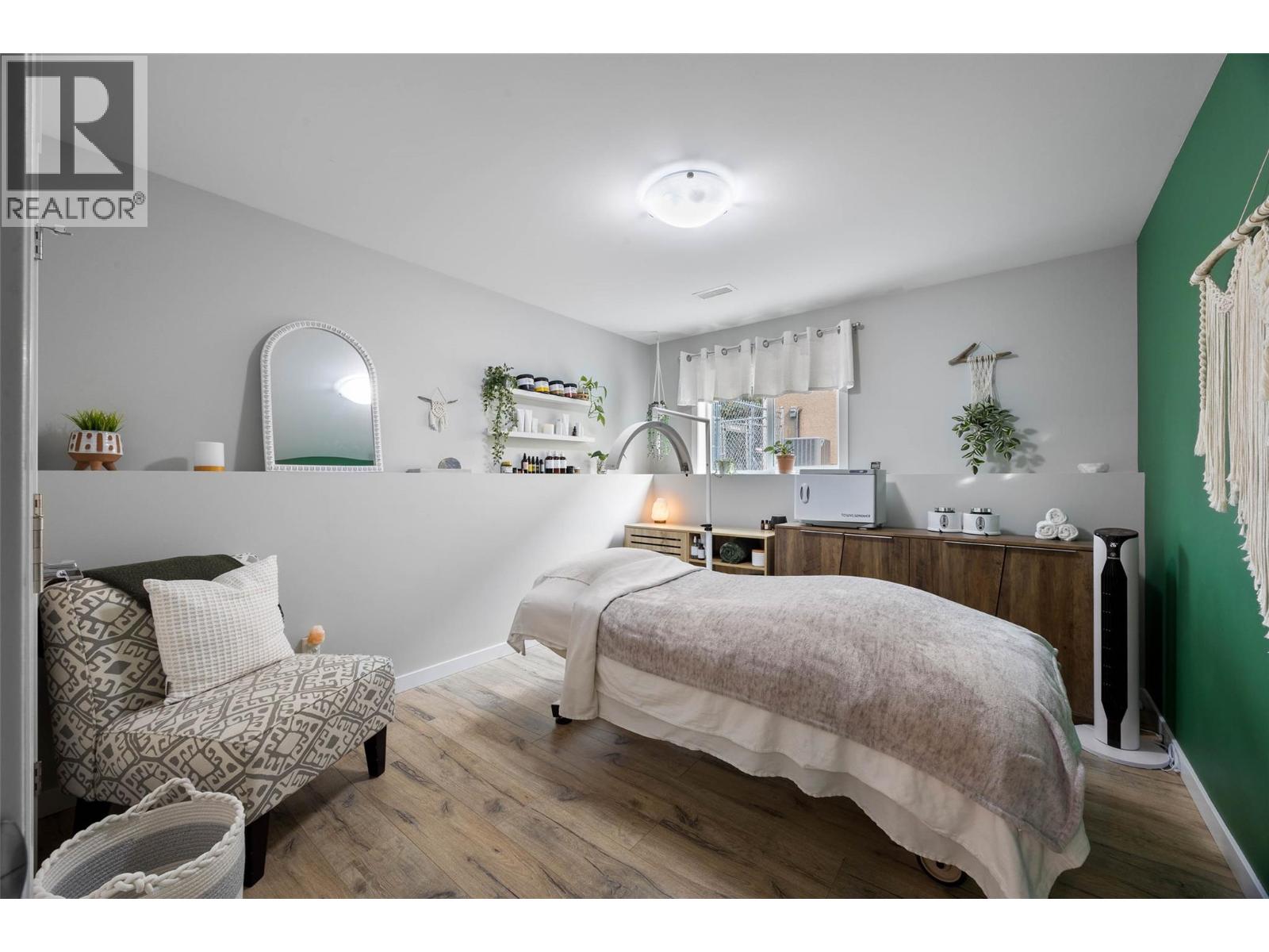 668 LYNE Road - Image 24
