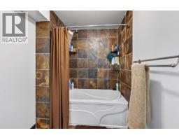 328 Mcgill Road, Kamloops, BC V2C1M1 Photo 24