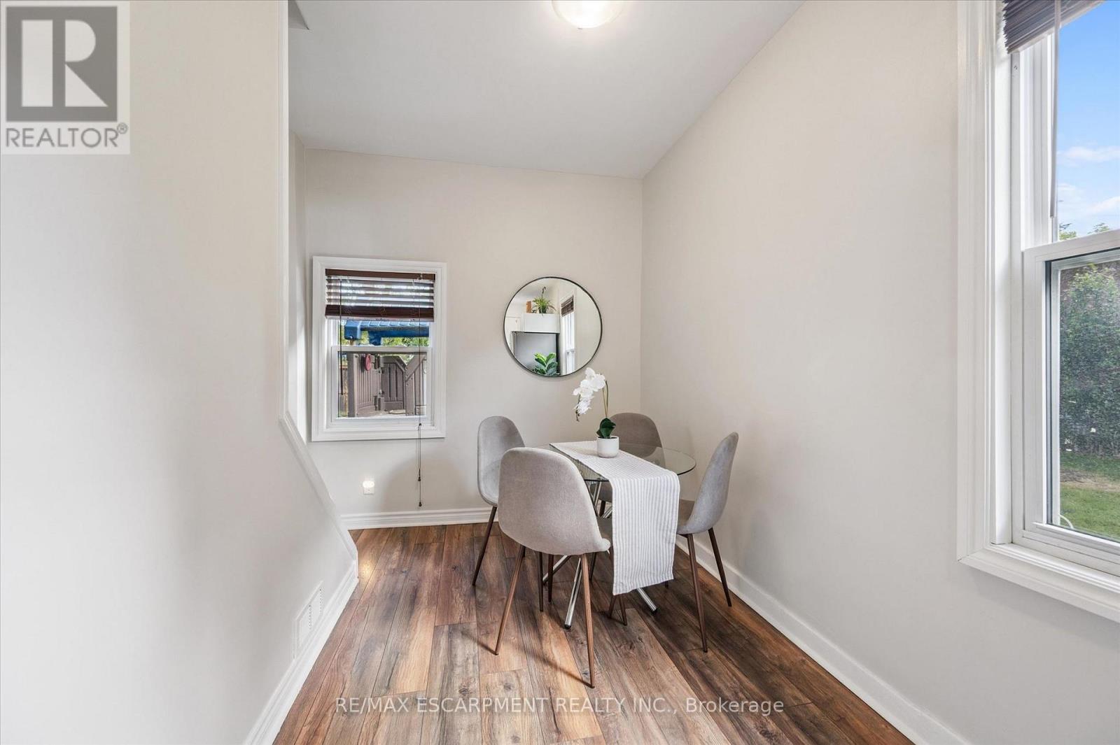 8 CROSS STREET - Image 16