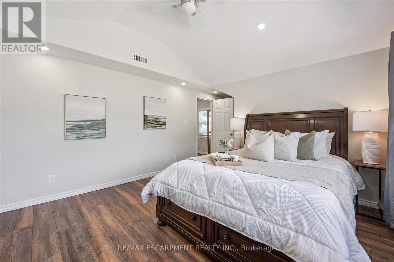 8 CROSS STREET - Image 23