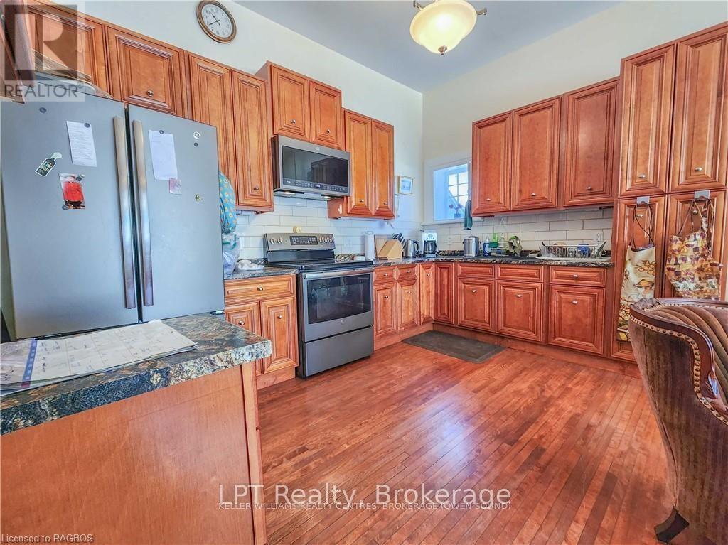 900 2ND AVENUE W - 21