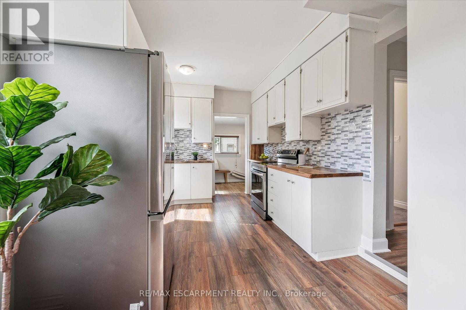 8 CROSS STREET - Image 11