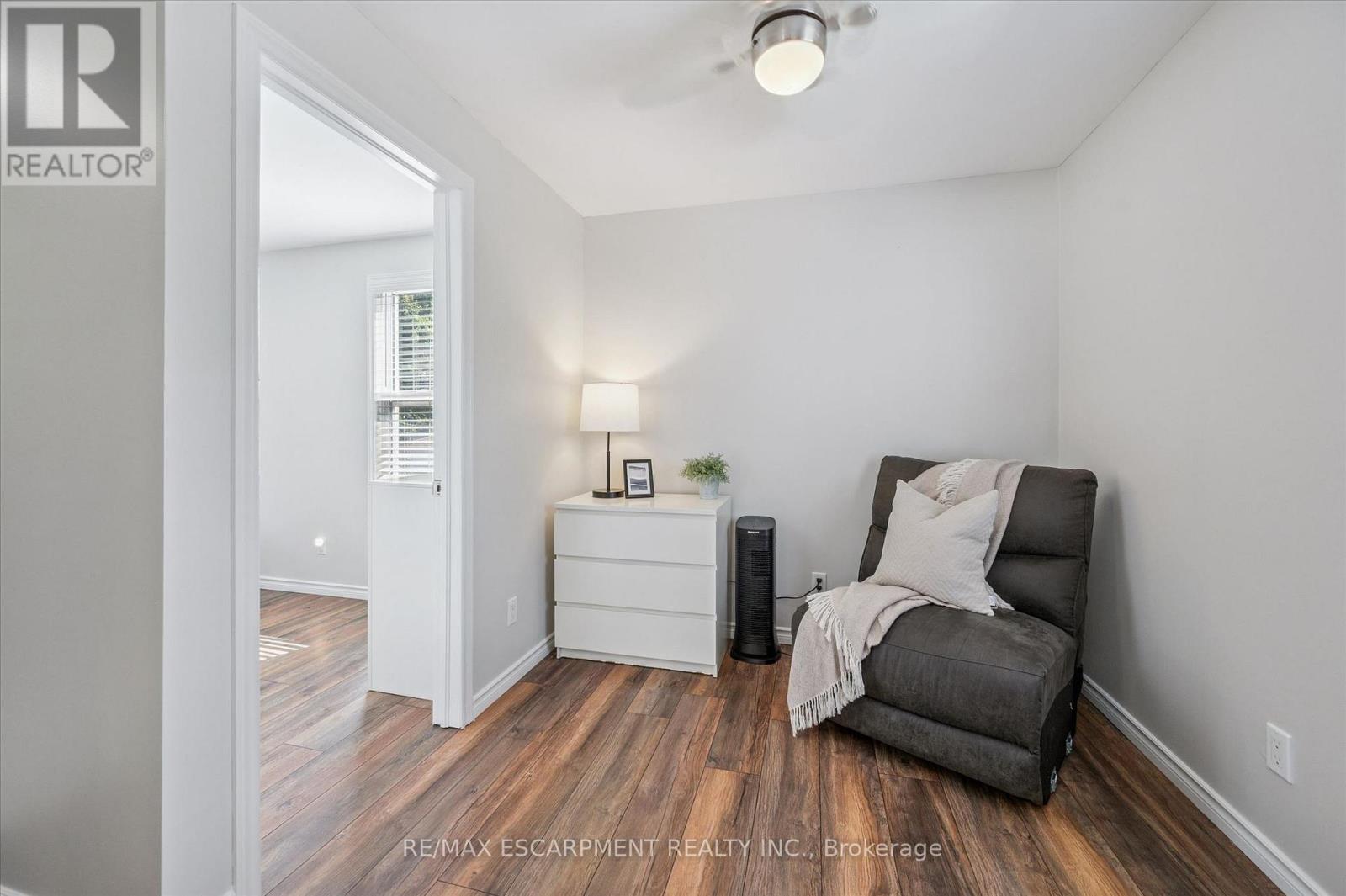 8 CROSS STREET - Image 18