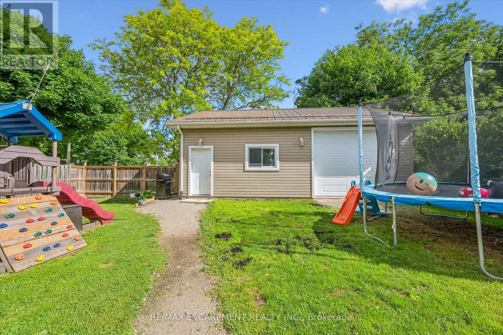 8 CROSS STREET - Image 26