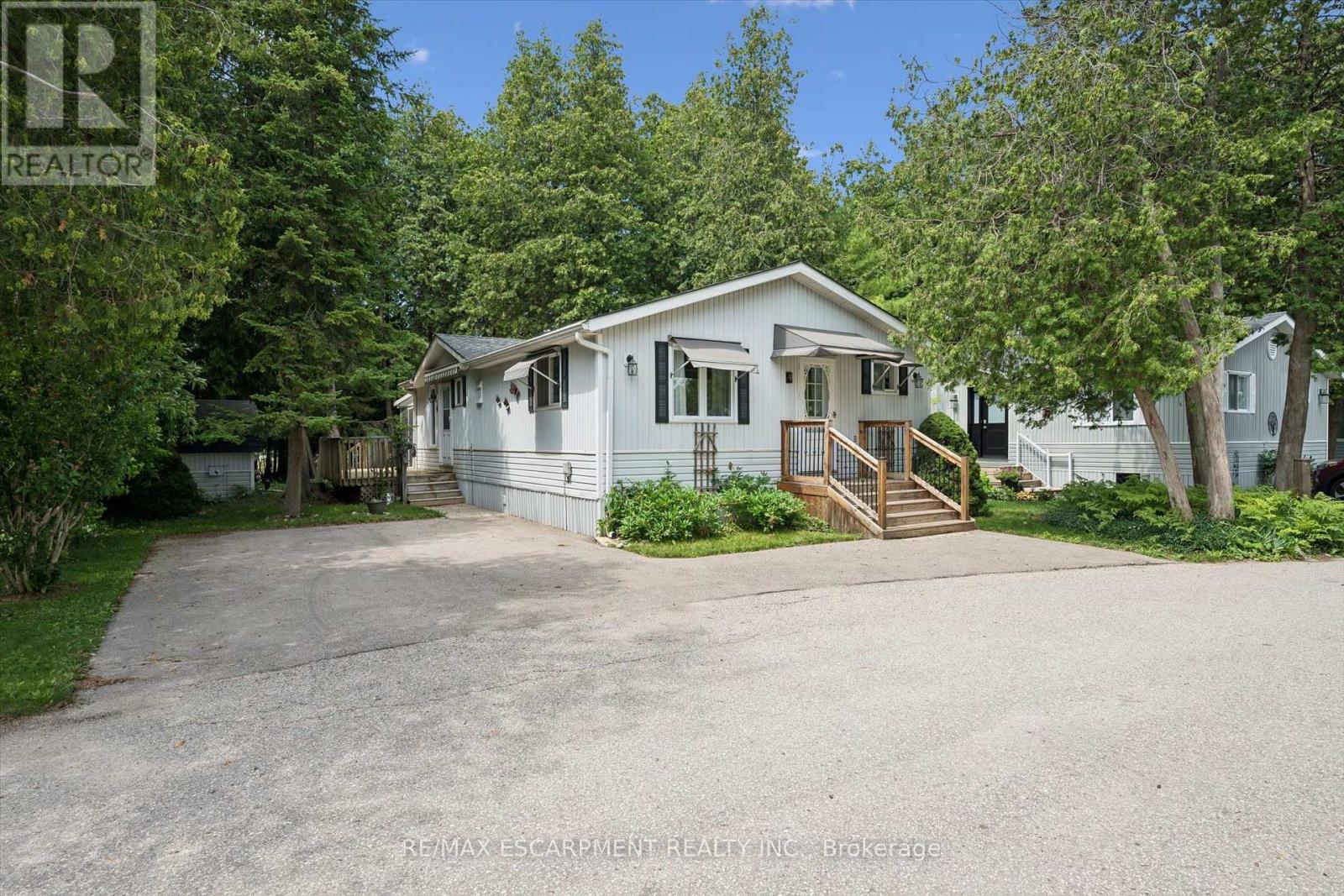 4 SPRUCE AVENUE — photo 2
