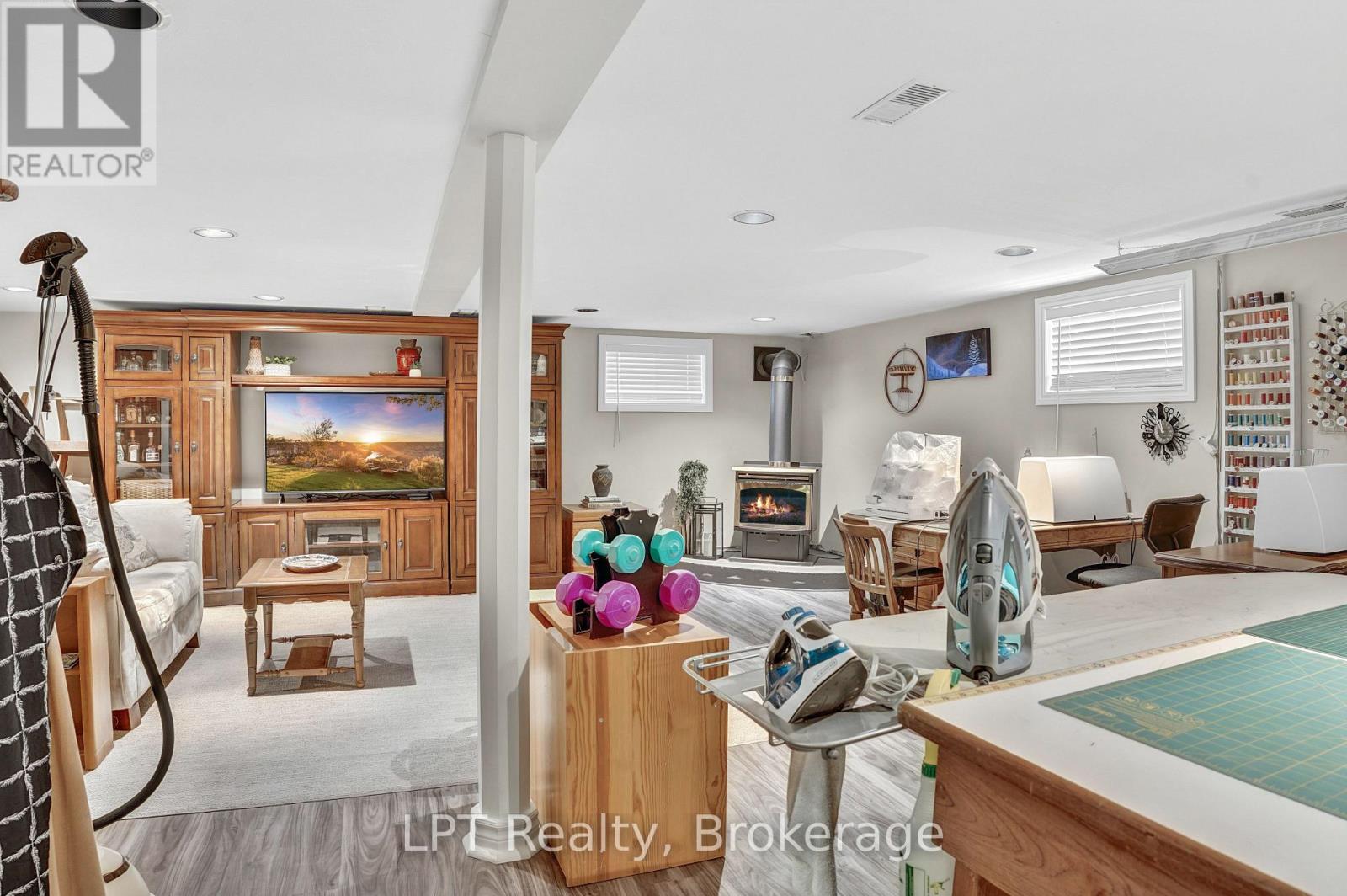 1568 5TH AVENUE - Image 30