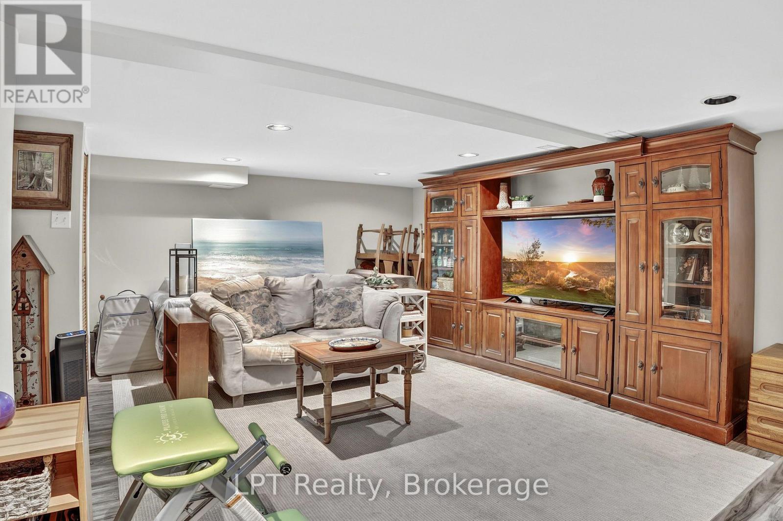 1568 5TH AVENUE - Image 31