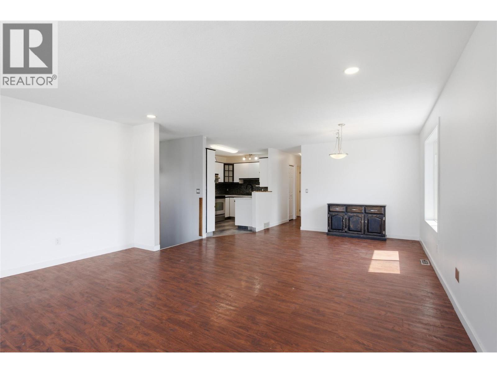 881 Evergreen Place - Image 12