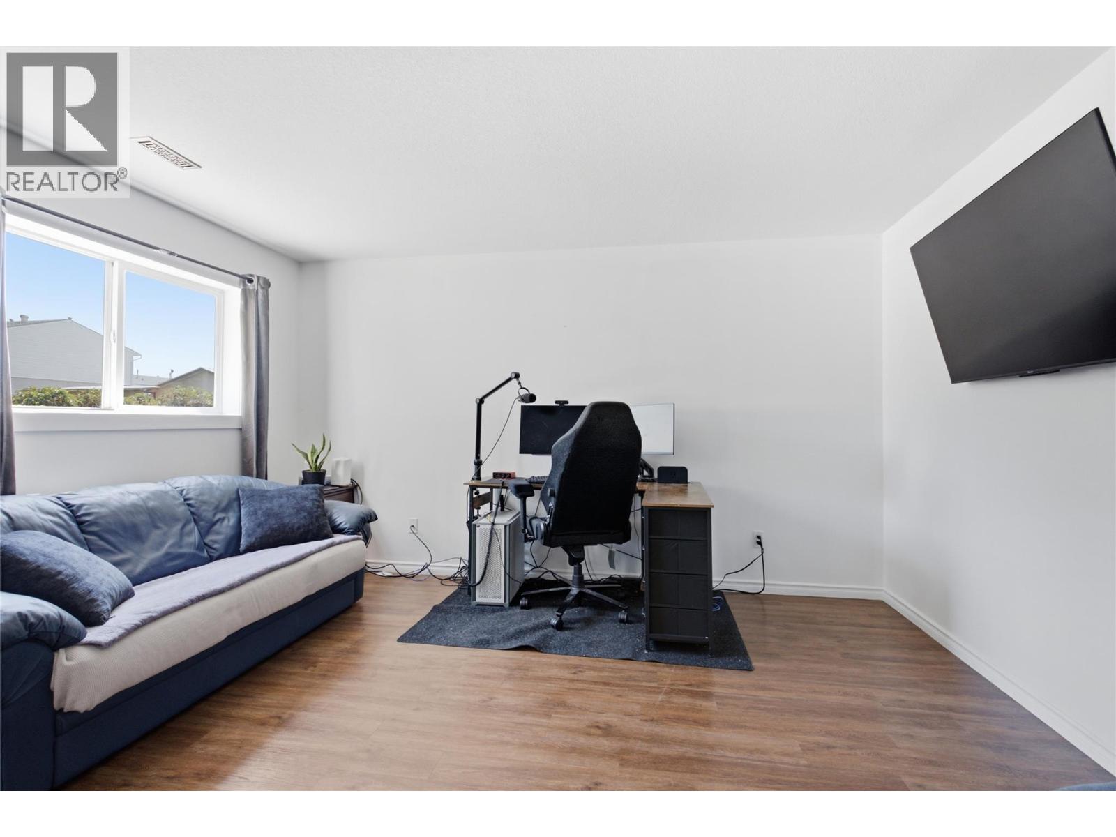 881 Evergreen Place - 32