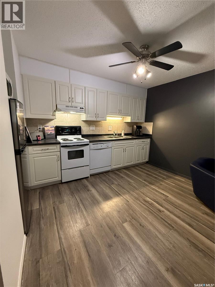 #4 111 St Lawrence CRESCENT - 13