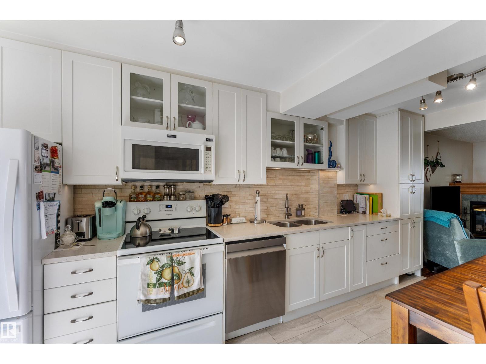 17 2030 Brentwood BV - Image 6