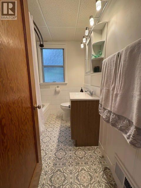374 10 Street SE - Image 7