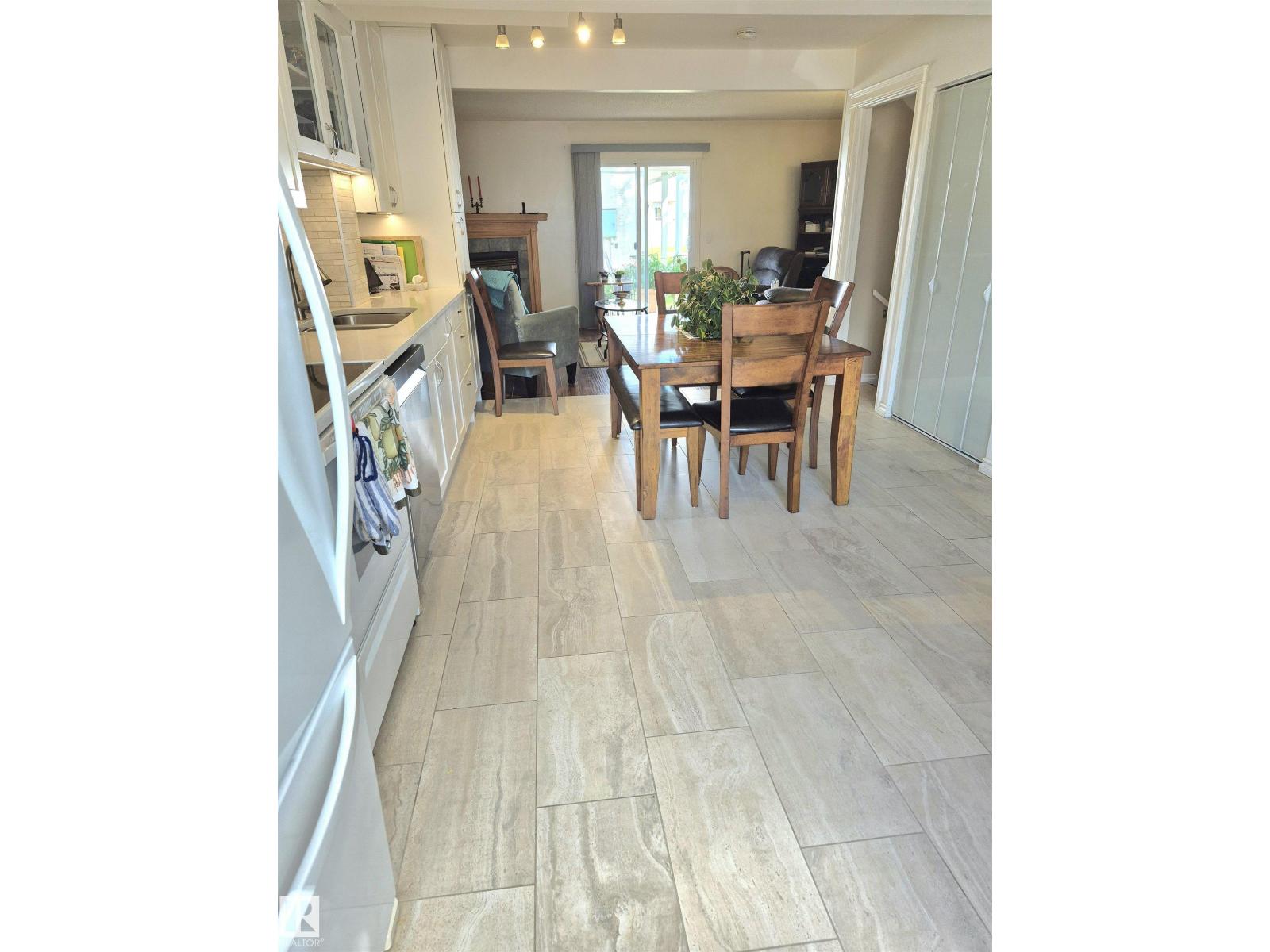 17 2030 Brentwood BV - 3