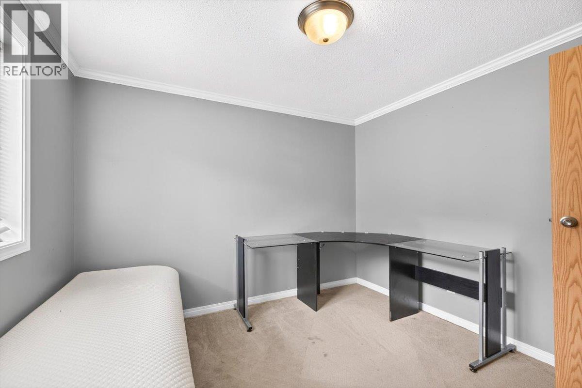 33 Dawson Crescent - 36