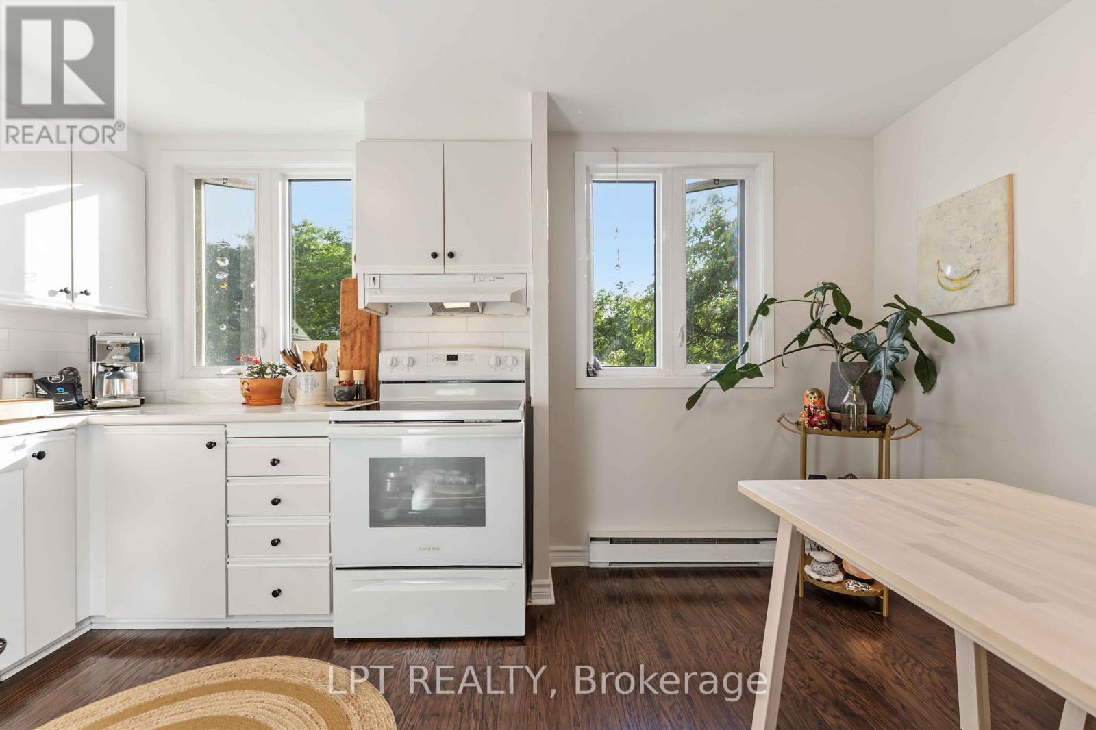 #B 6722 JEANNE D'ARC BOULEVARD N - Image 9