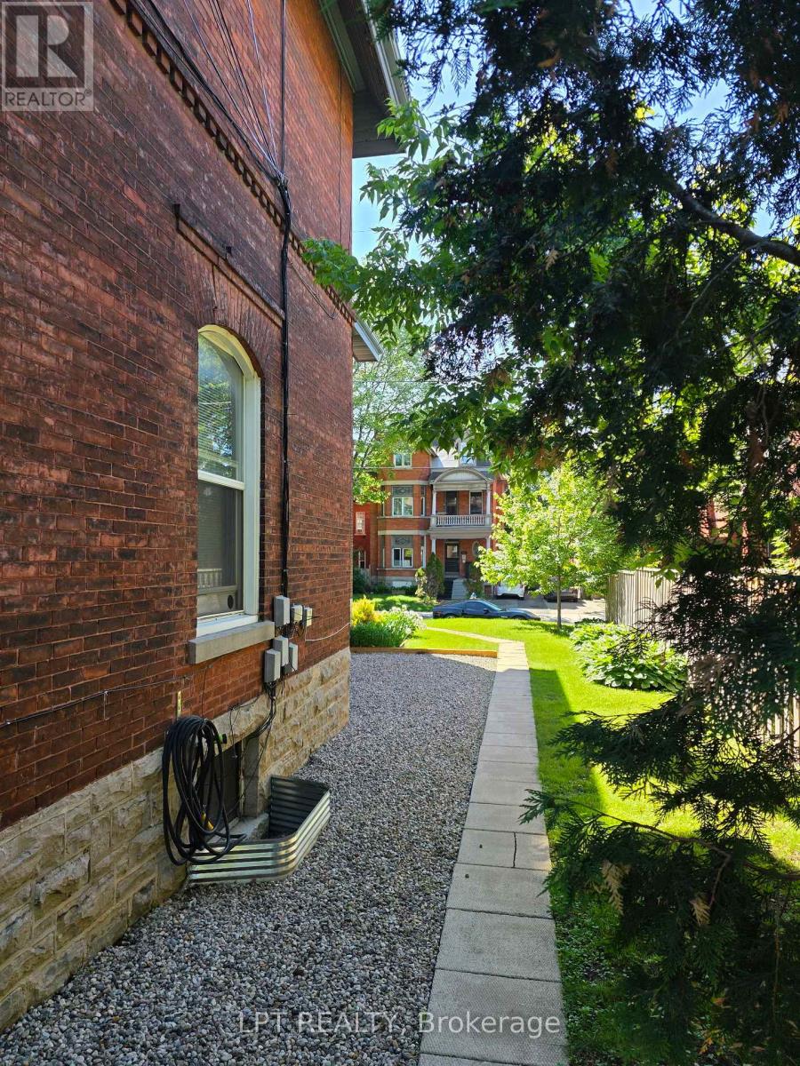475 MACLAREN STREET - Image 38
