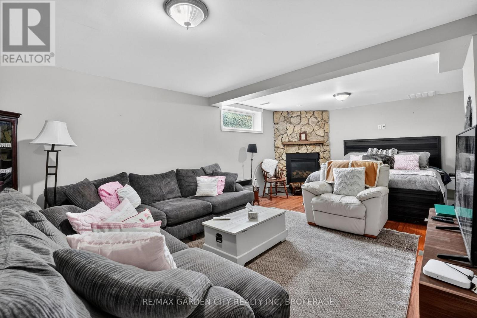 11 ROCHELLE CRESCENT - 22