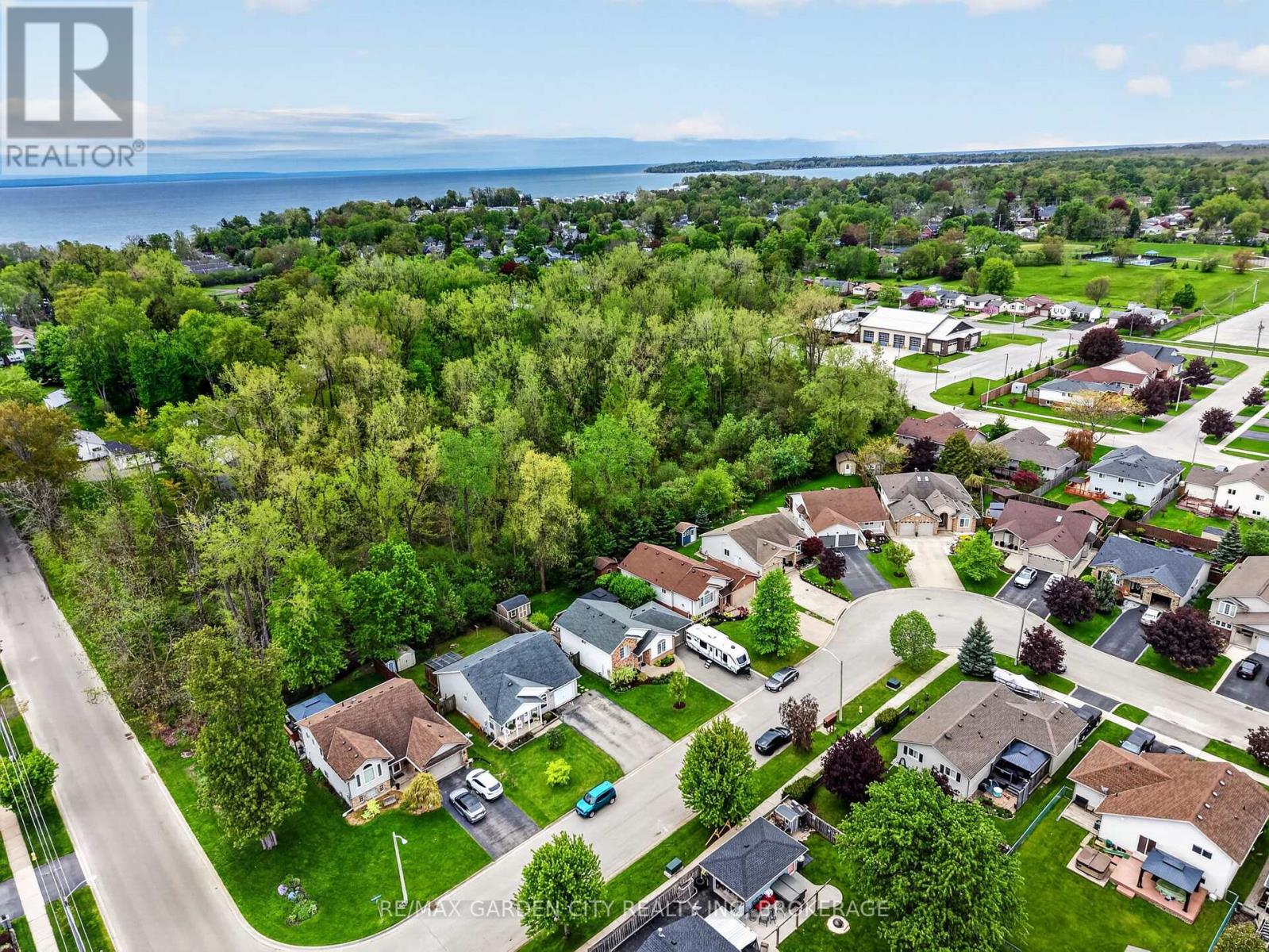 11 ROCHELLE CRESCENT - 40