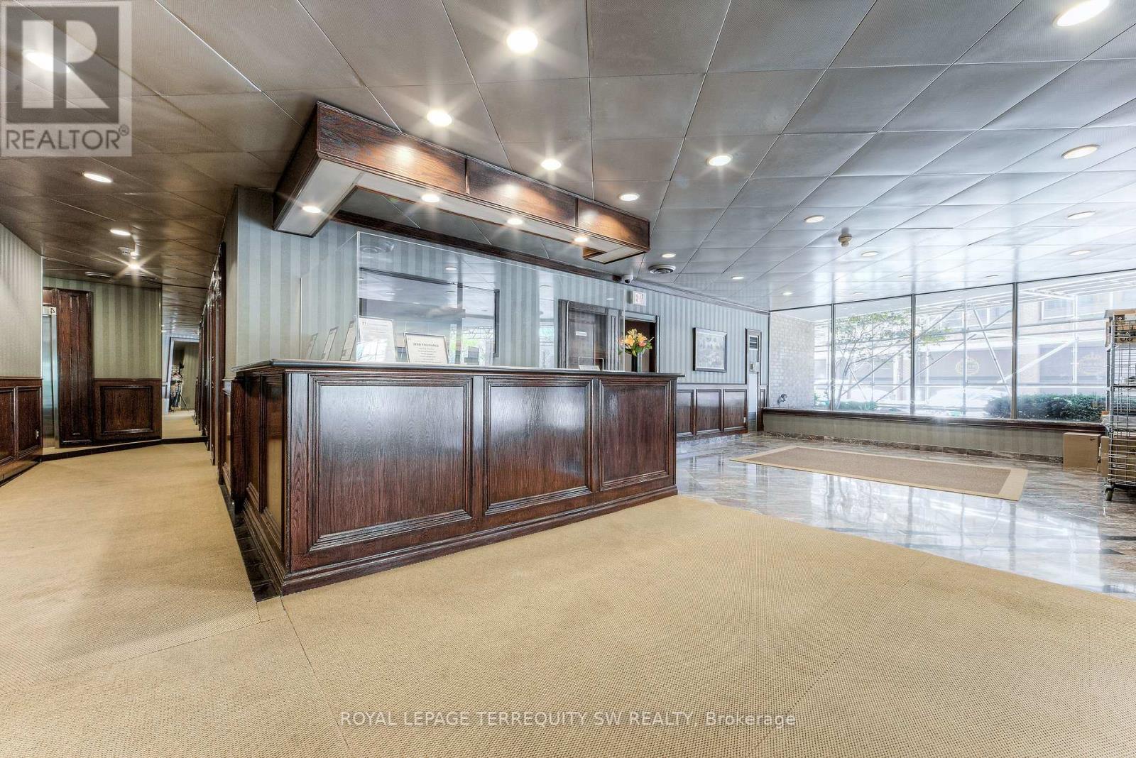 #407 1055 BAY STREET - 42