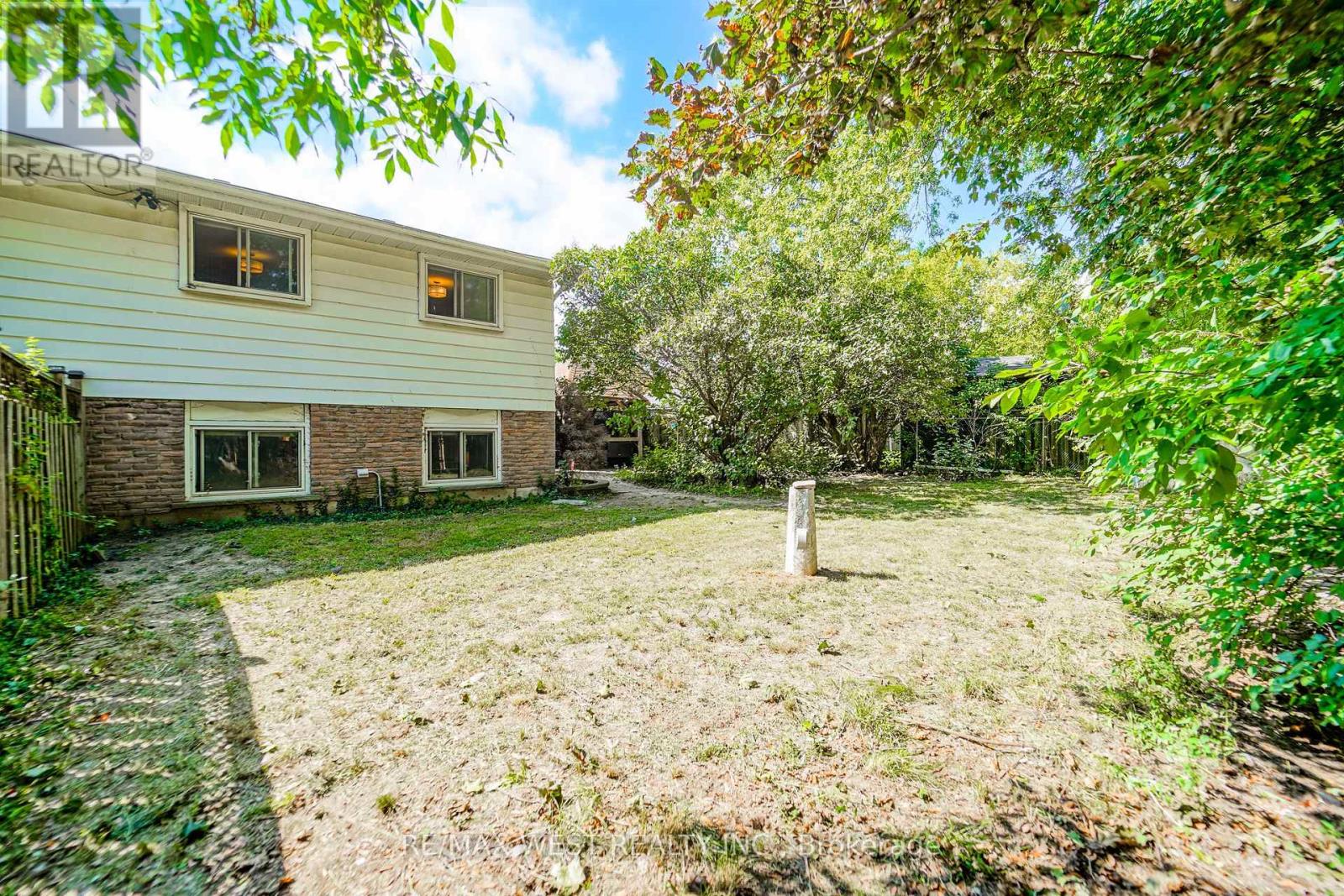1105 VALLEY COURT - 11
