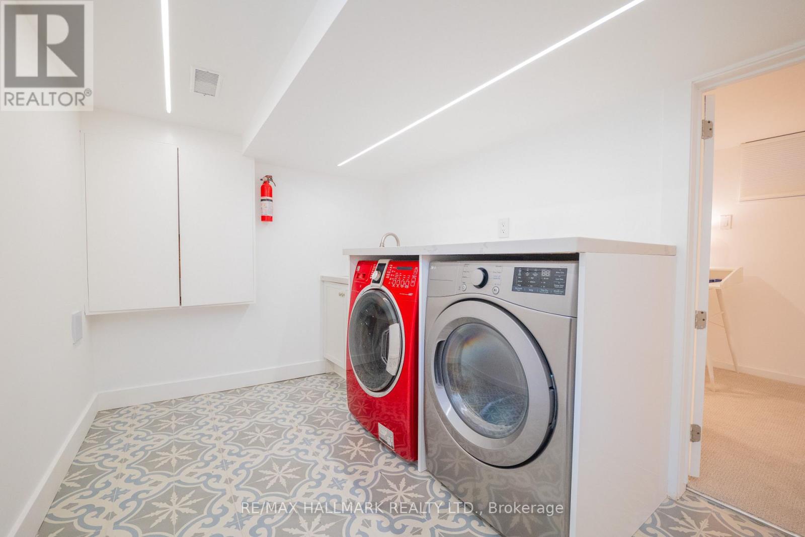 83 CONDOR AVENUE - Image 37