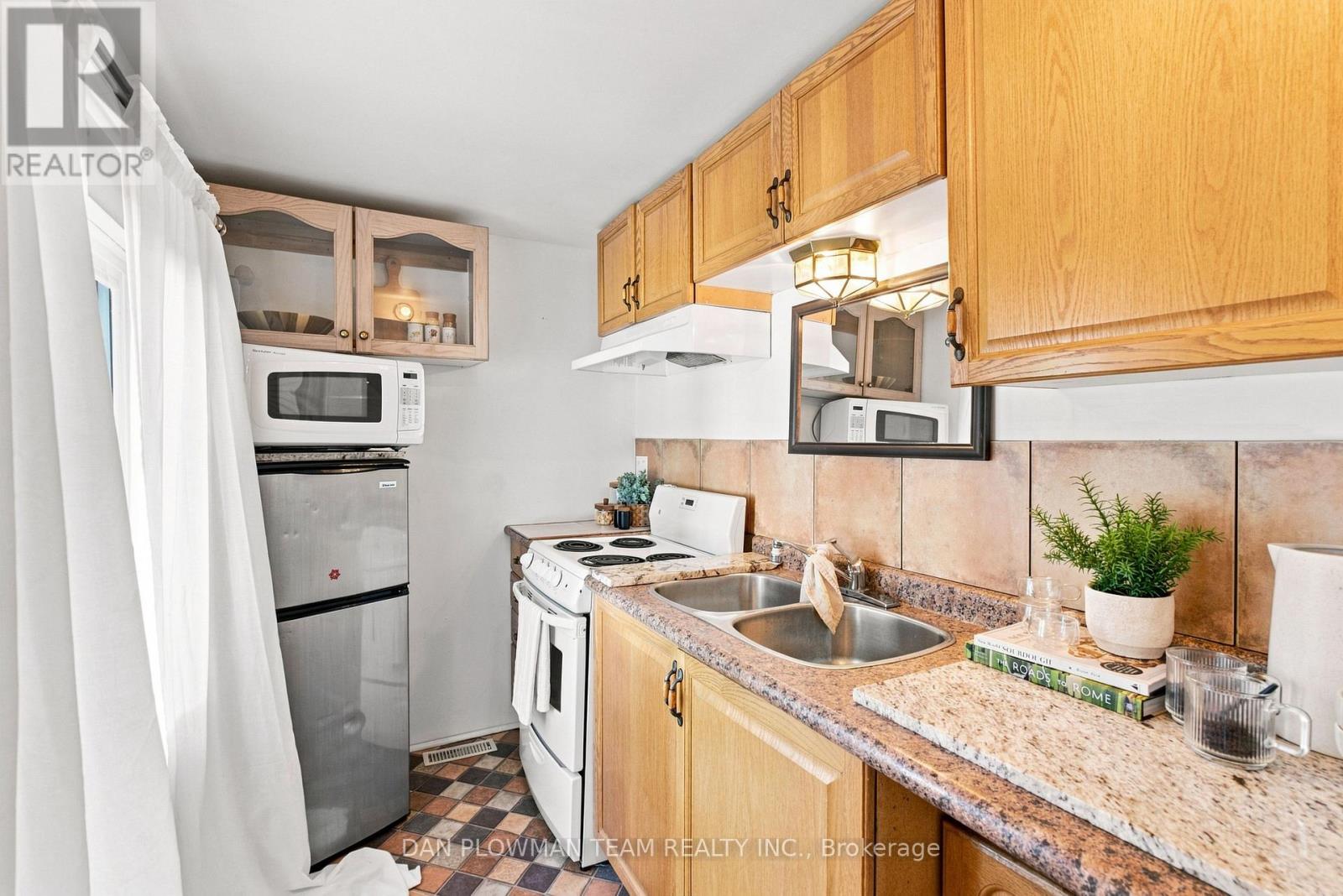 519 KINGSTON ROAD W - Image 25