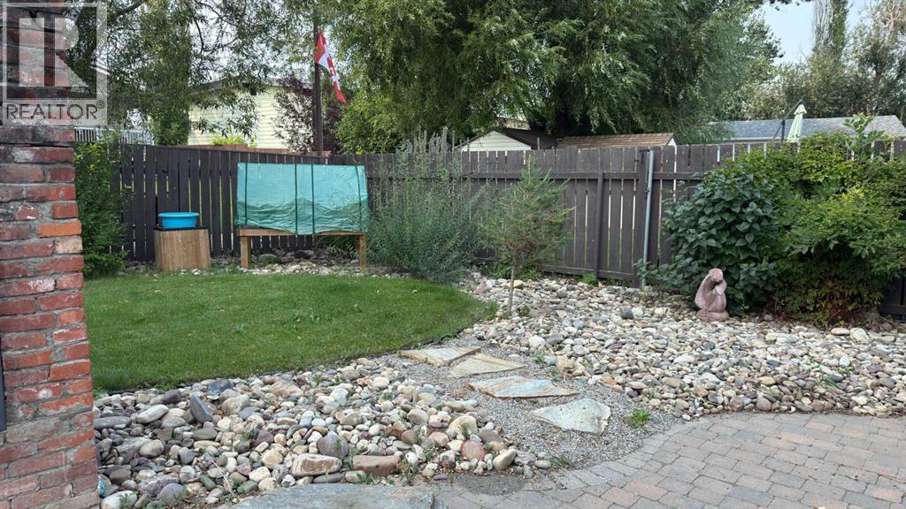 71 Chippewa Crescent W - 47