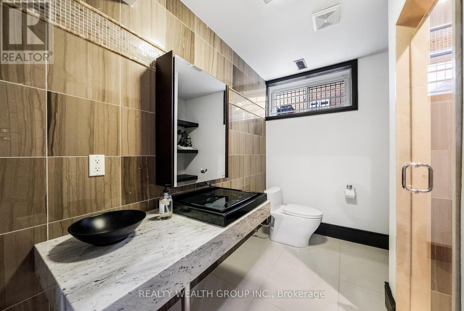 4 SHANGRI-LA LANE - Image 33