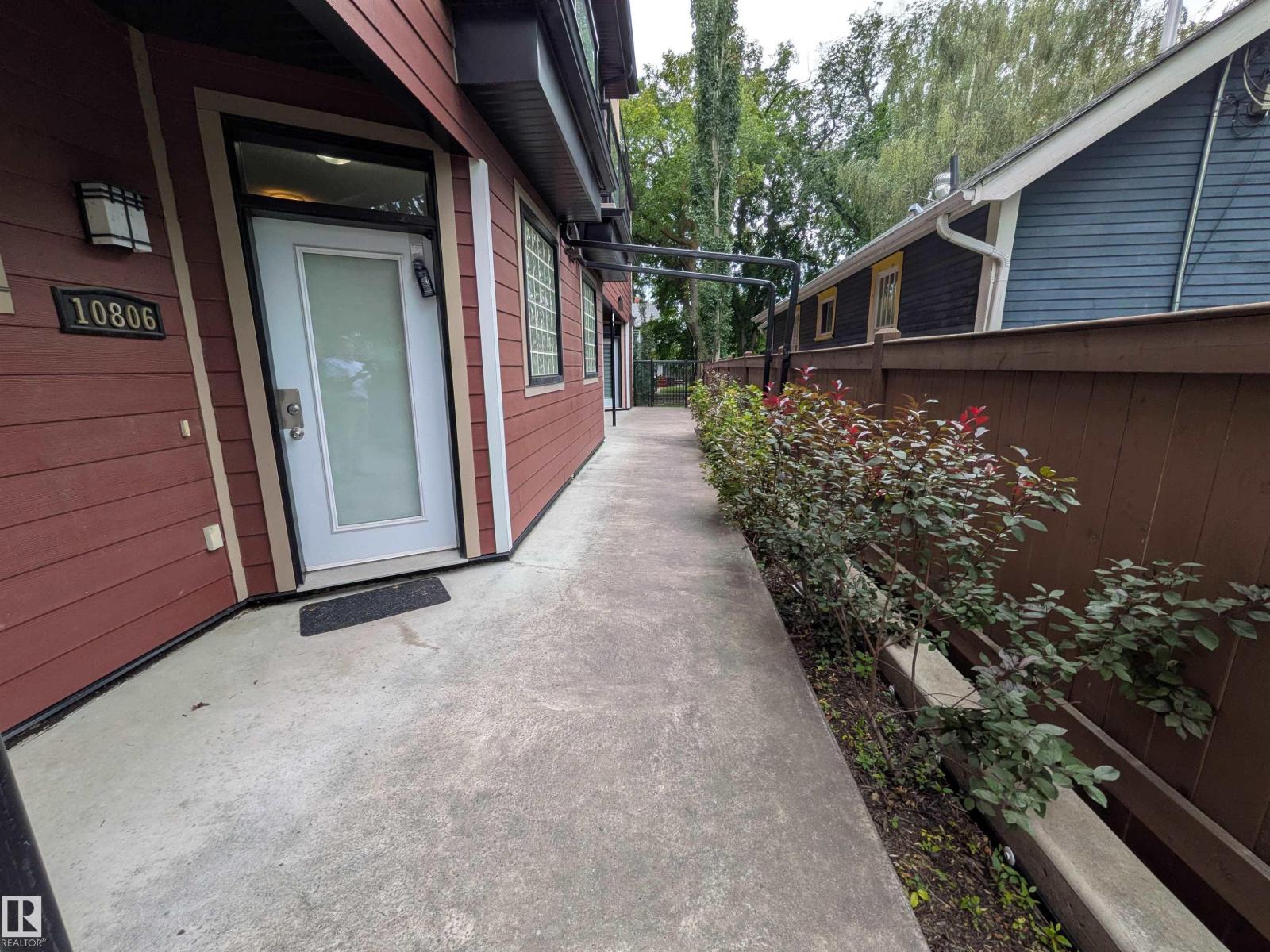 10806 83 AV NW - 2