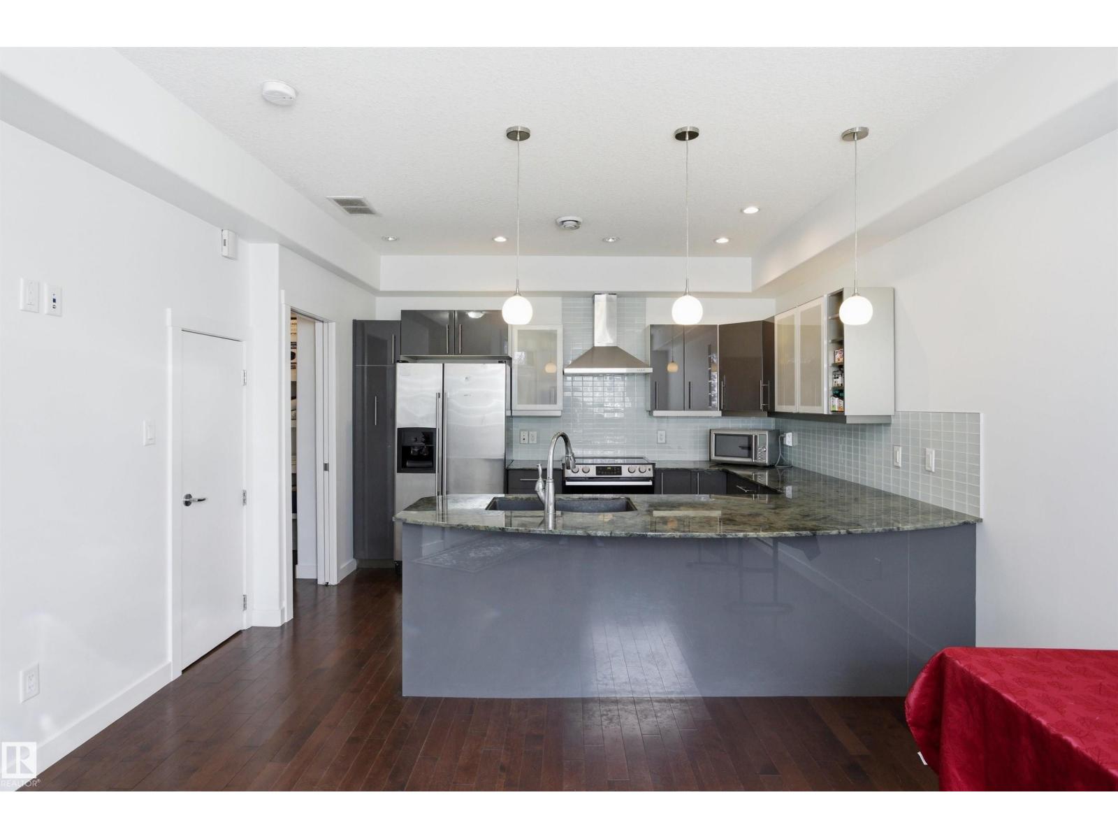 10806 83 AV NW - Image 8