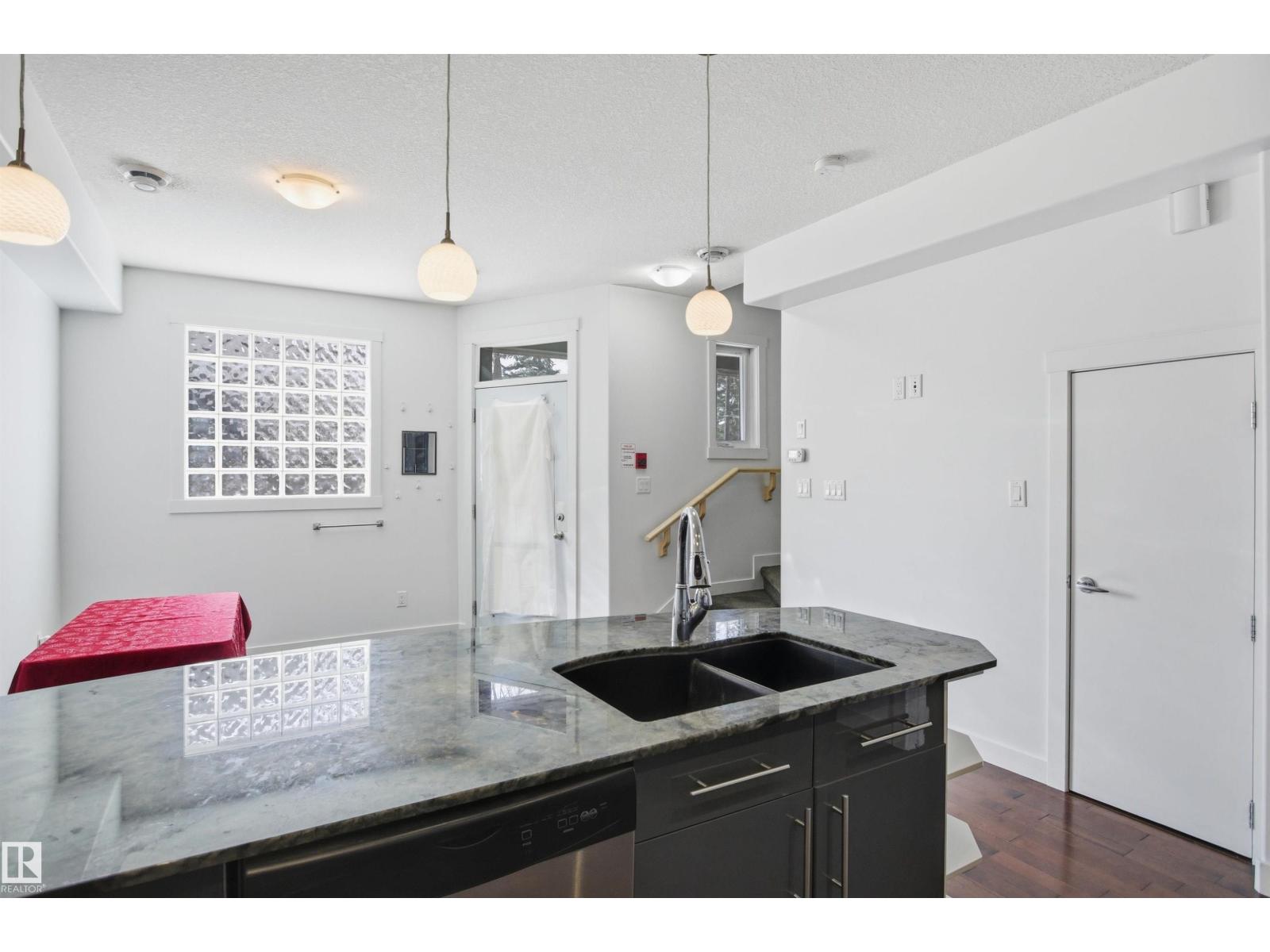 10806 83 AV NW - Image 13