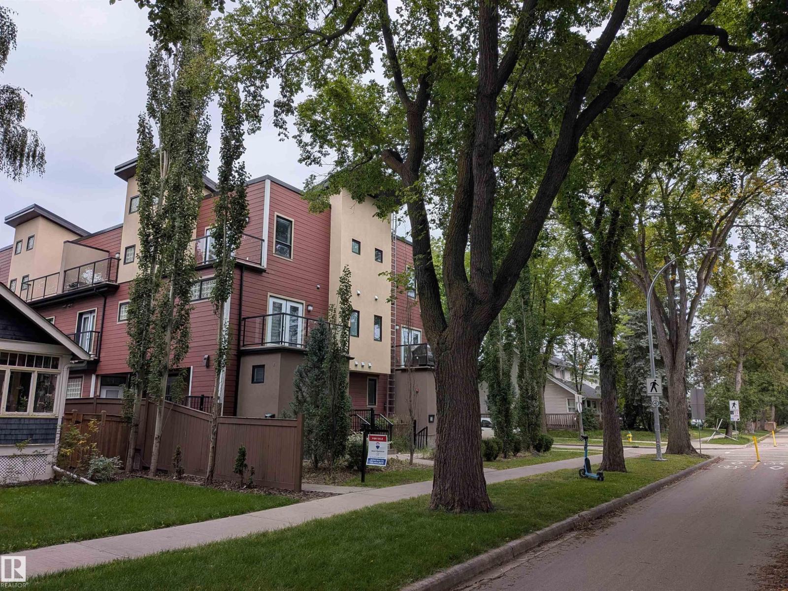 10806 83 AV NW - 40
