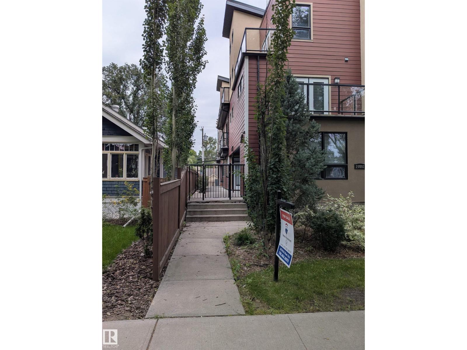 10806 83 AV NW - 45