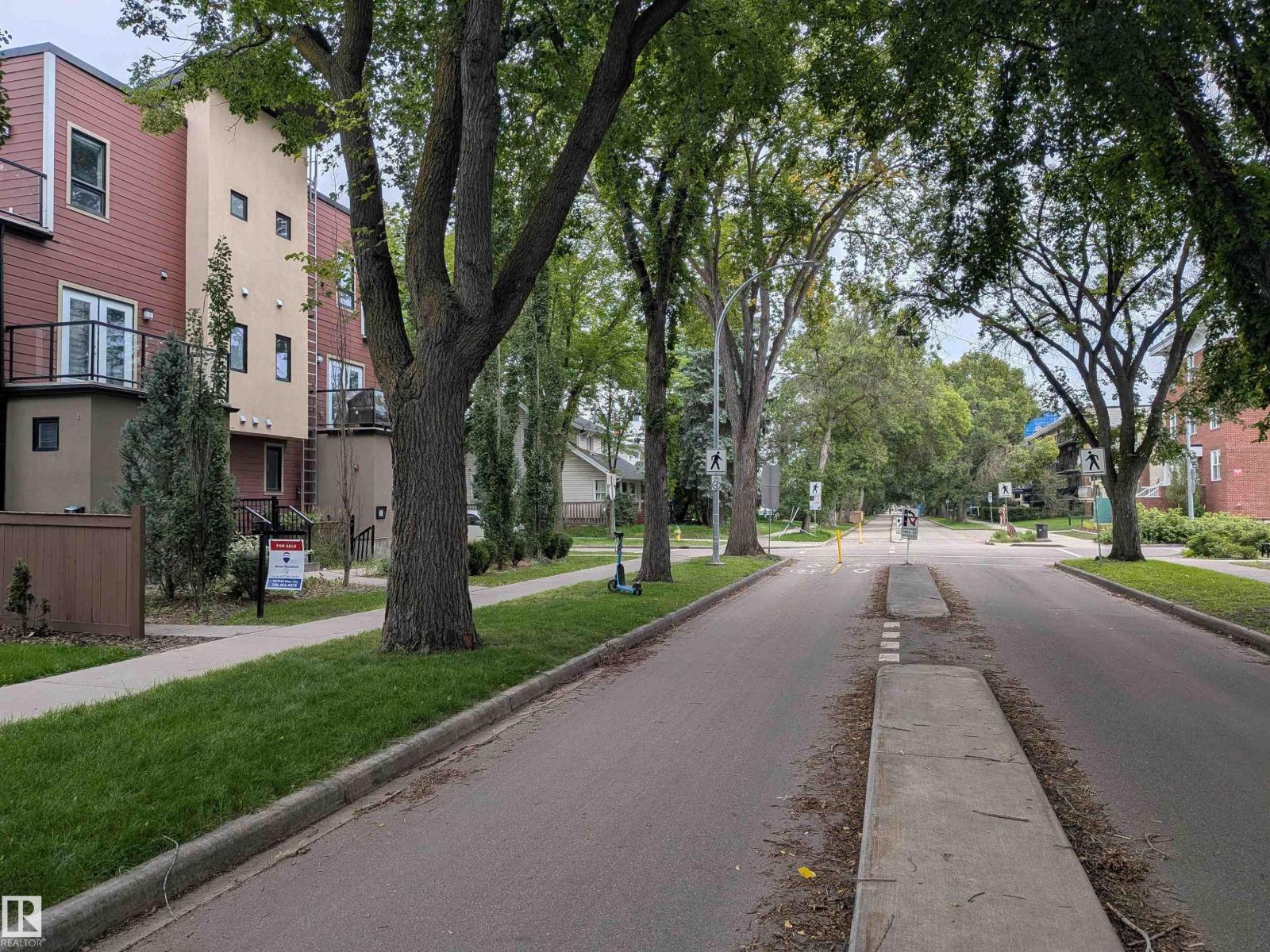 10806 83 AV NW - 41
