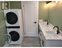 Upstairs - 195 Oakmount Road N, Toronto, ON M6P2N1 Photo 10
