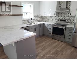Upstairs - 195 Oakmount Road N, Toronto, ON M6P2N1 Photo 12