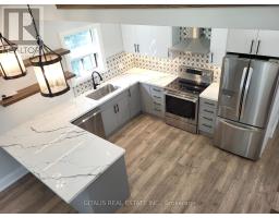 Upstairs - 195 Oakmount Road N, Toronto, ON M6P2N1 Photo 6