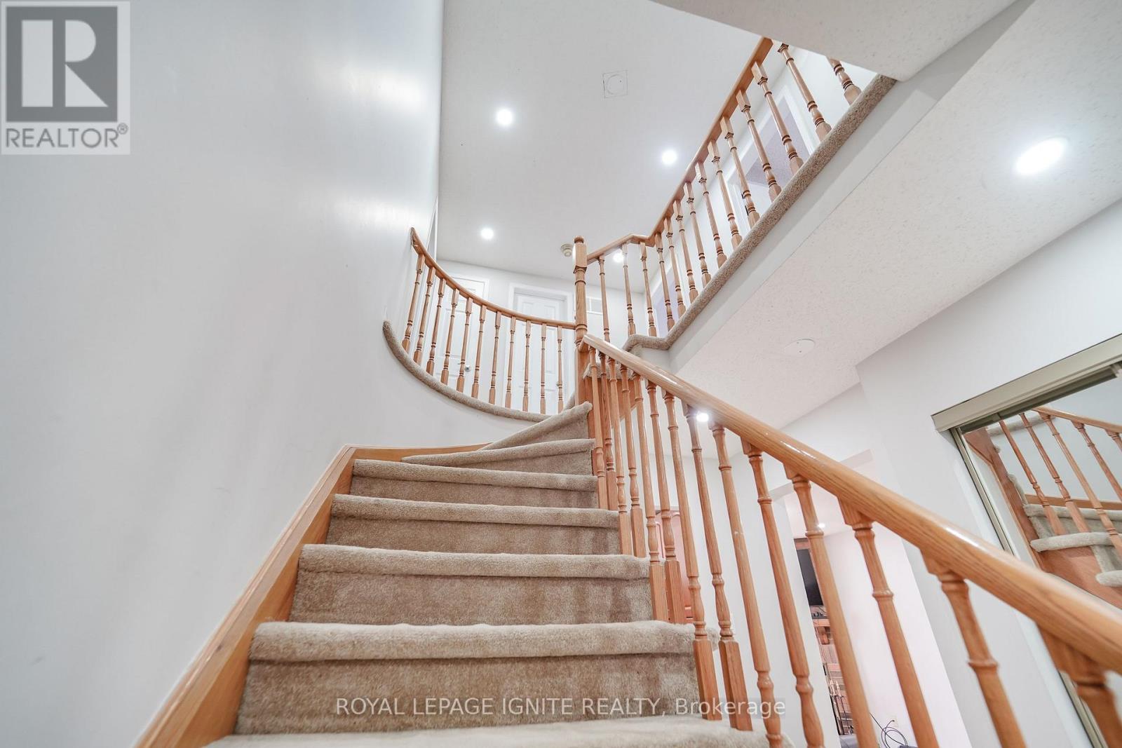 21 HALFMOON SQUARE - Image 17