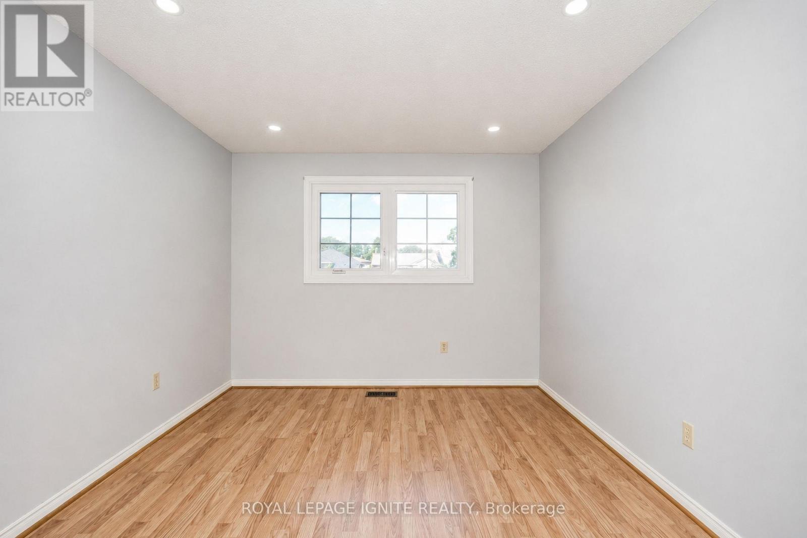 21 HALFMOON SQUARE - 28
