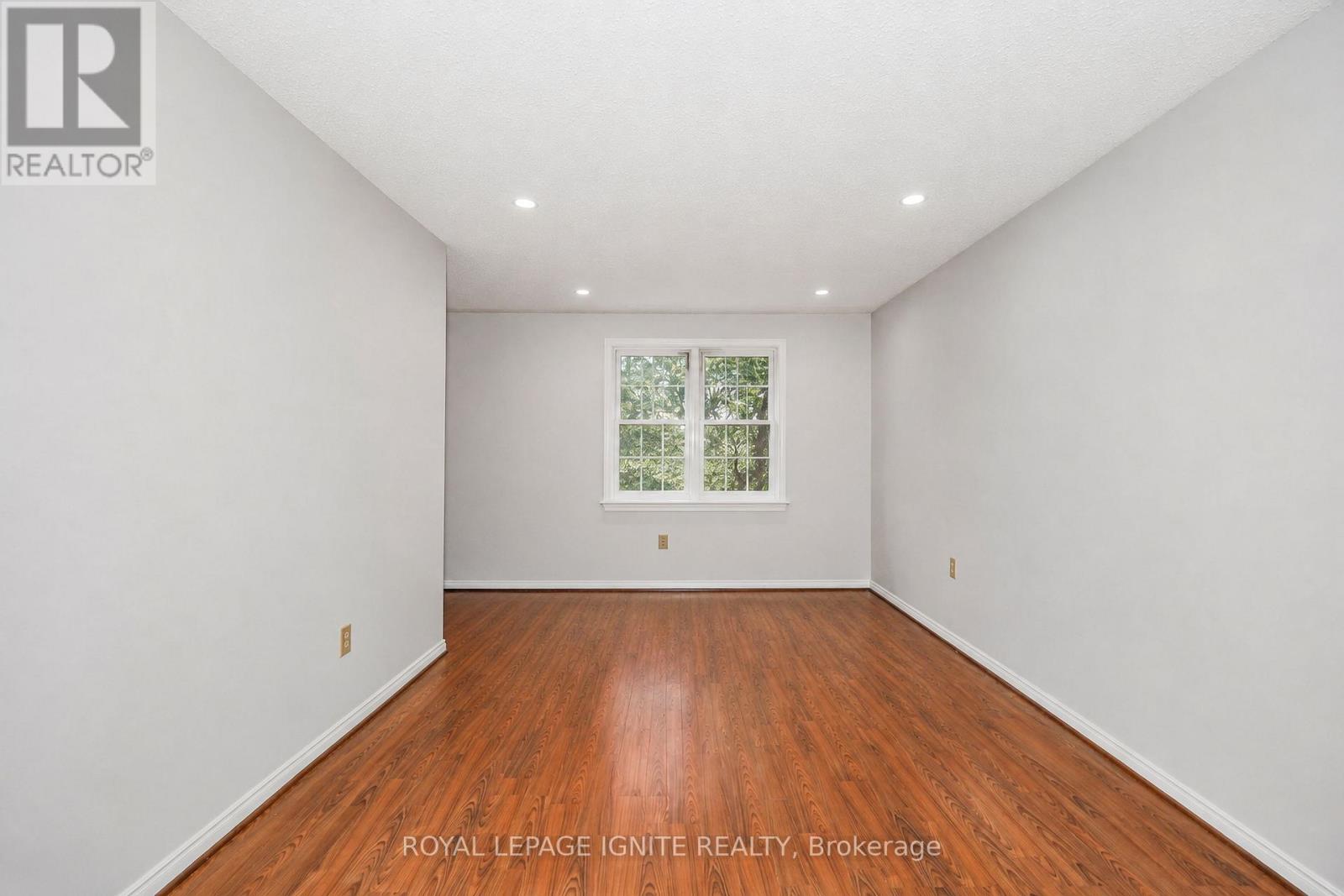 21 HALFMOON SQUARE - Image 31