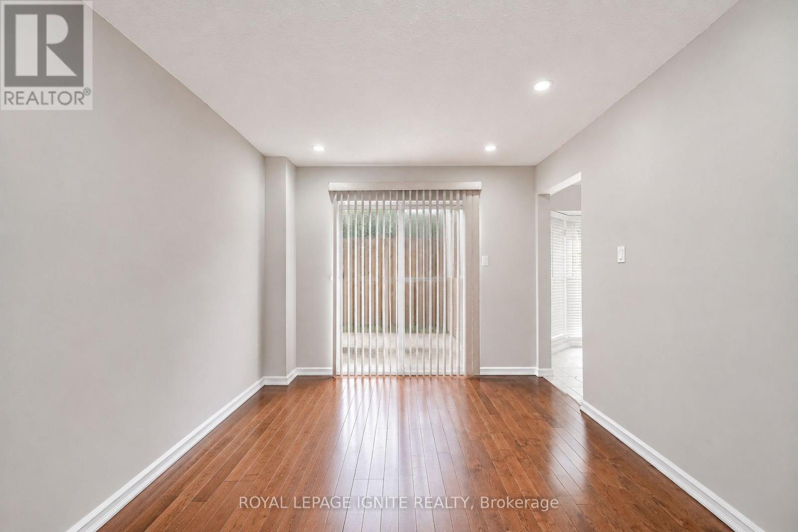 21 HALFMOON SQUARE - Image 11