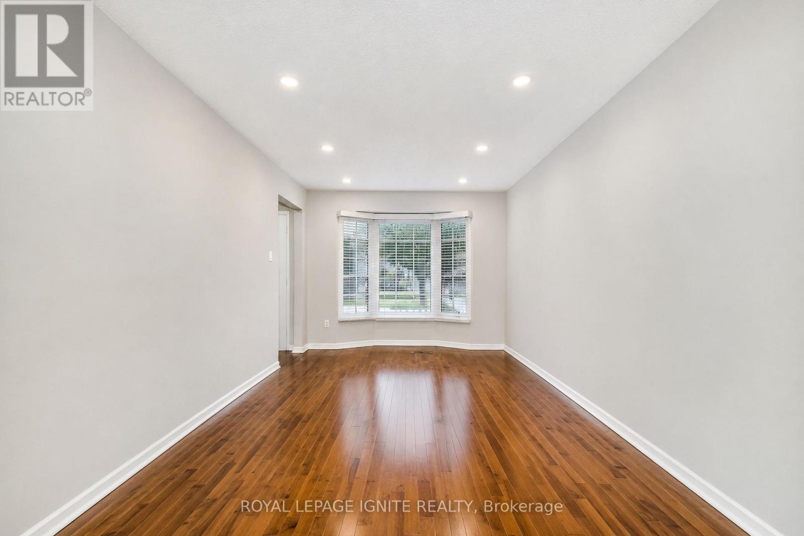 21 HALFMOON SQUARE - Image 10