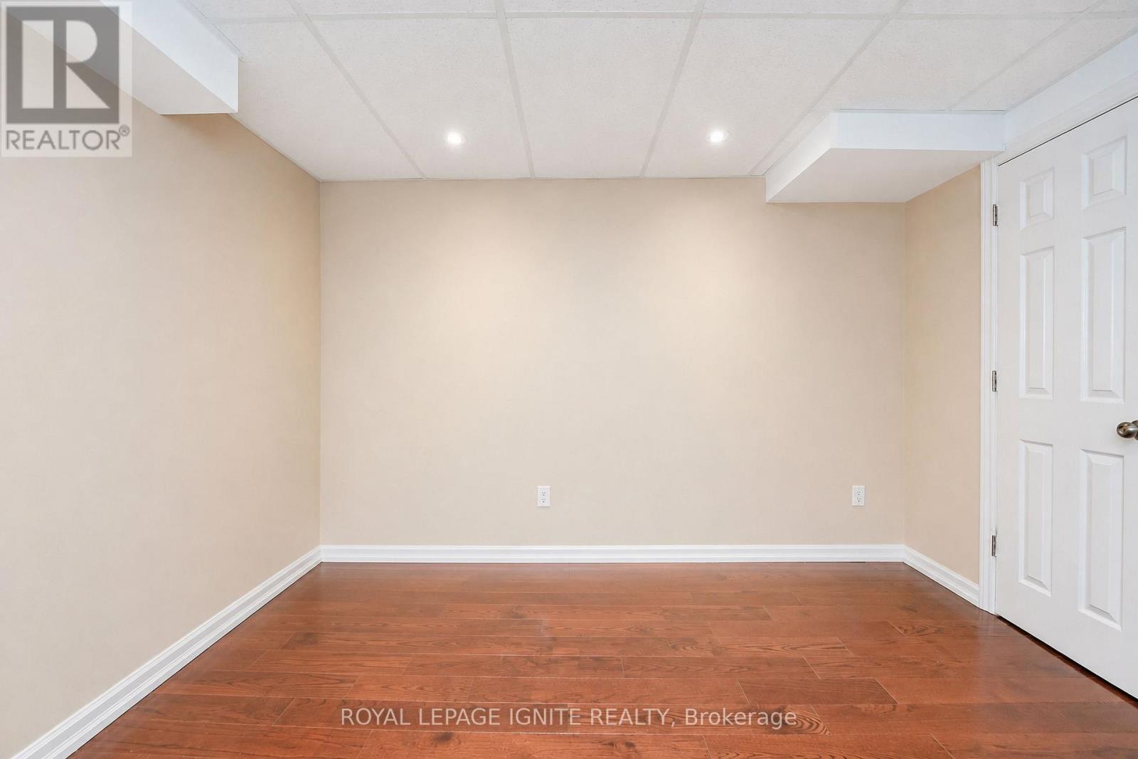 21 HALFMOON SQUARE - Image 23